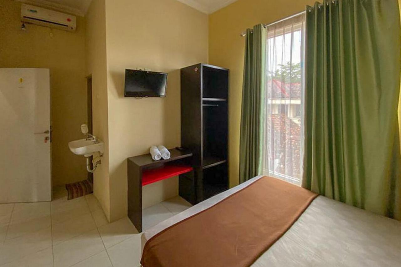 Rama Shinta Homestay Near Gembiral Loka Zoo Redpartner Jogjakarta Buitenkant foto