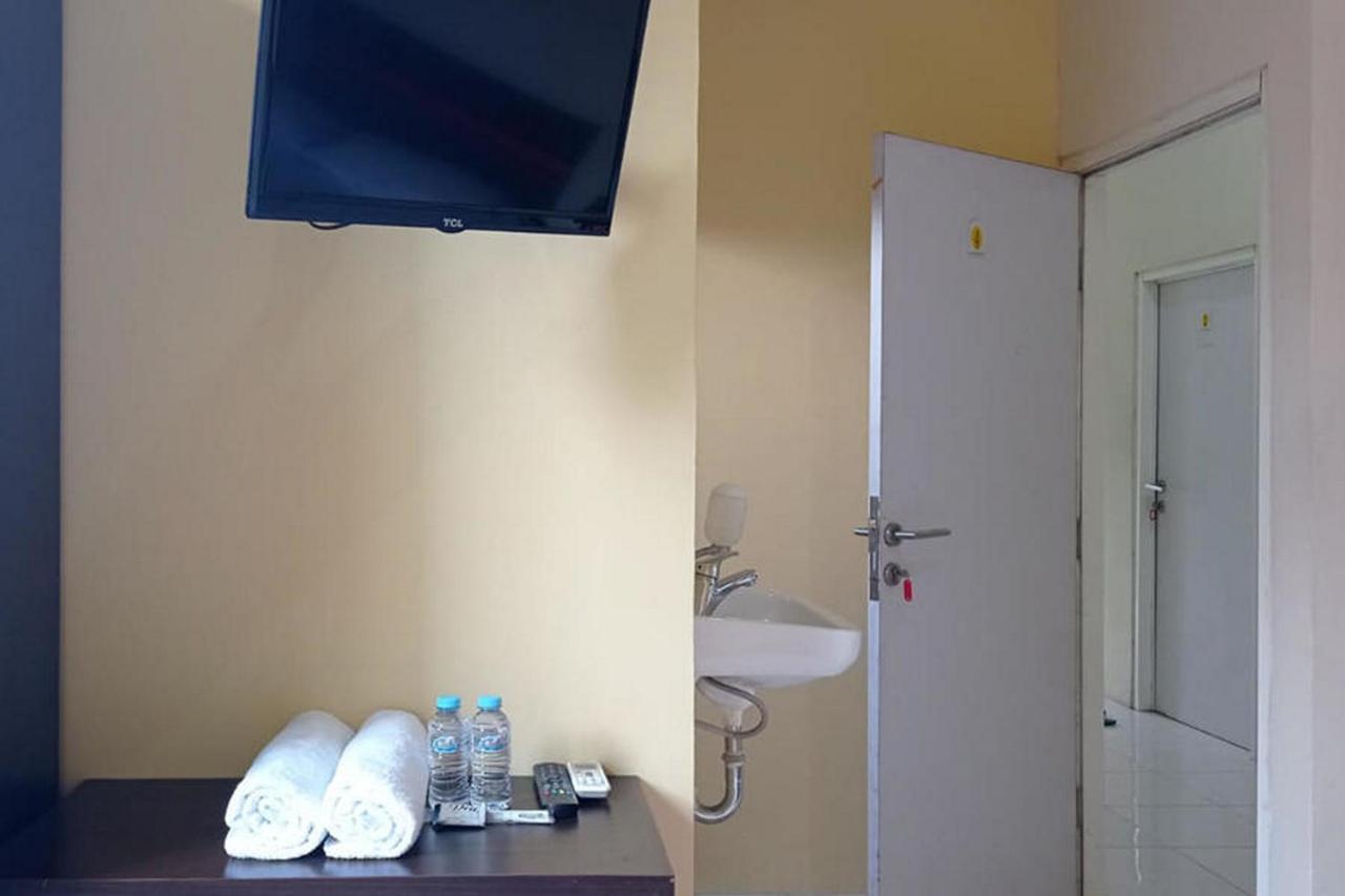 Rama Shinta Homestay Near Gembiral Loka Zoo Redpartner Jogjakarta Buitenkant foto