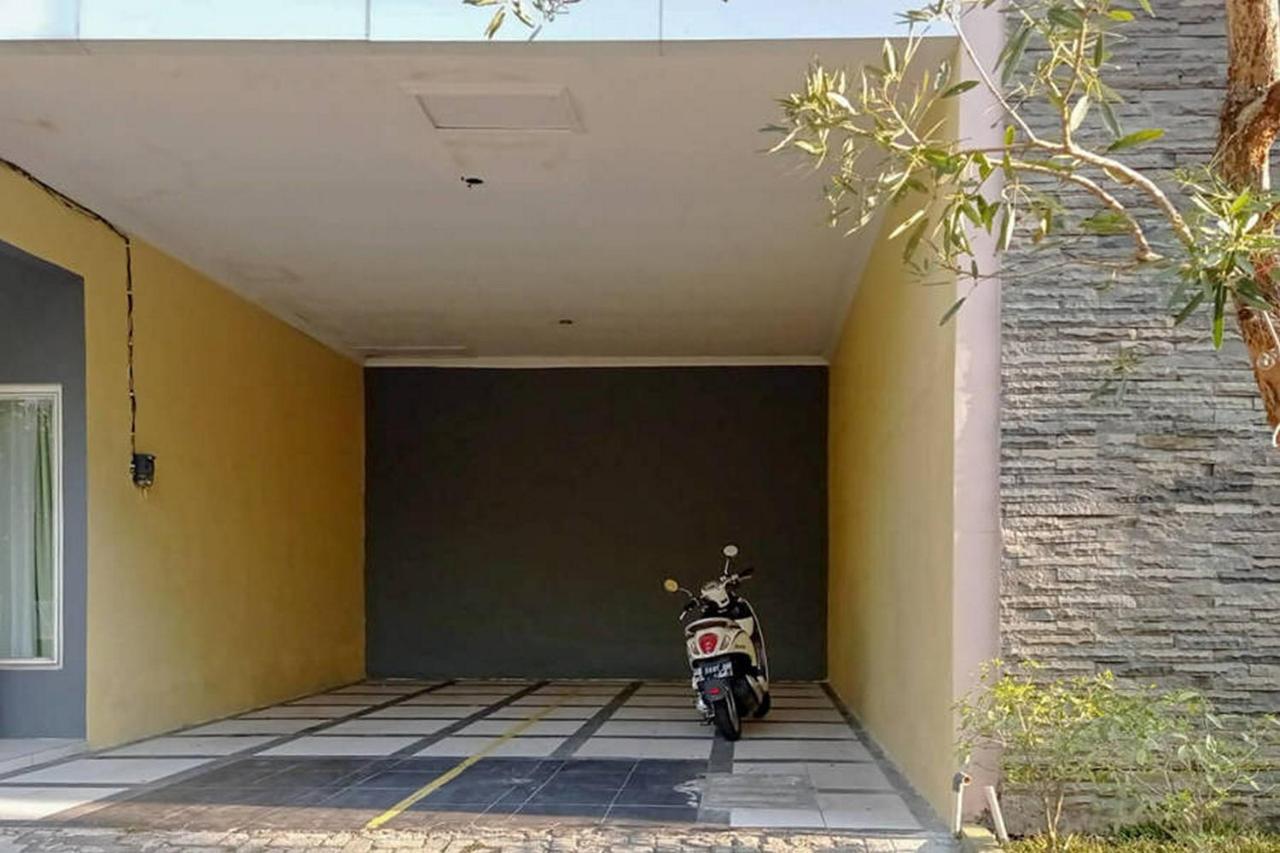 Rama Shinta Homestay Near Gembiral Loka Zoo Redpartner Jogjakarta Buitenkant foto